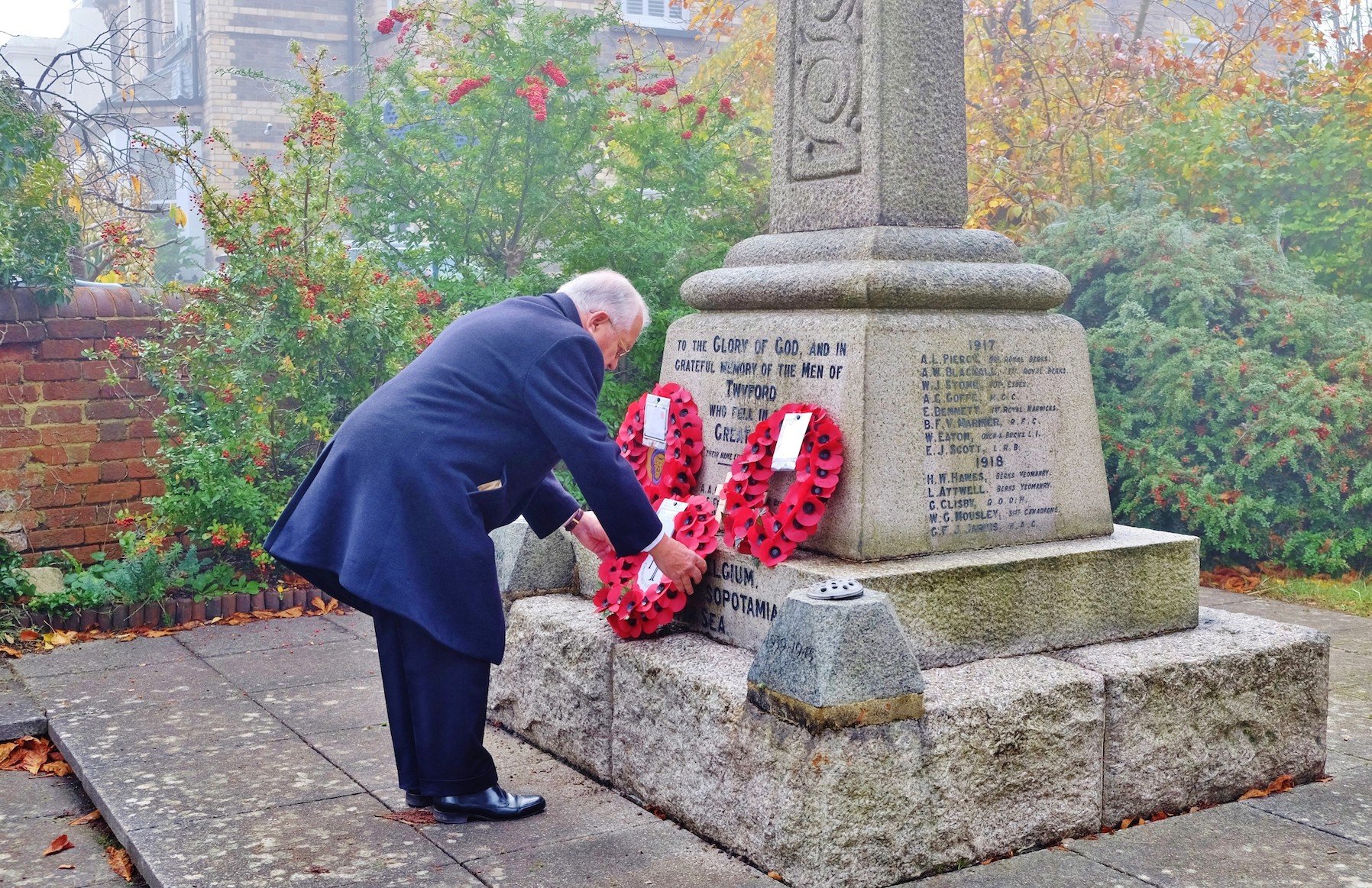 Councillor Laying Poppy Wreath